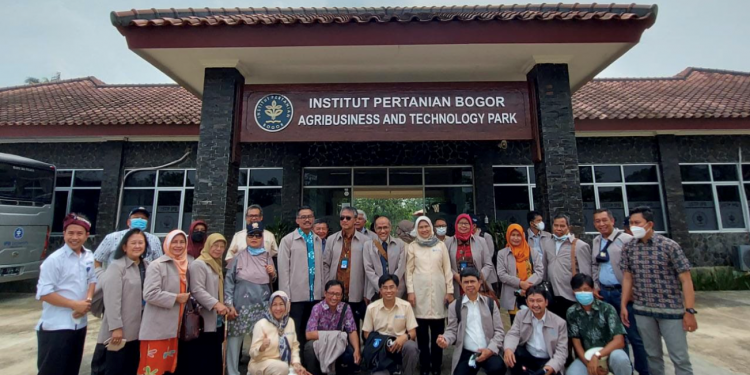 Kunjungan Komisi I Dewan Profesor UNS ke IPB dan UI